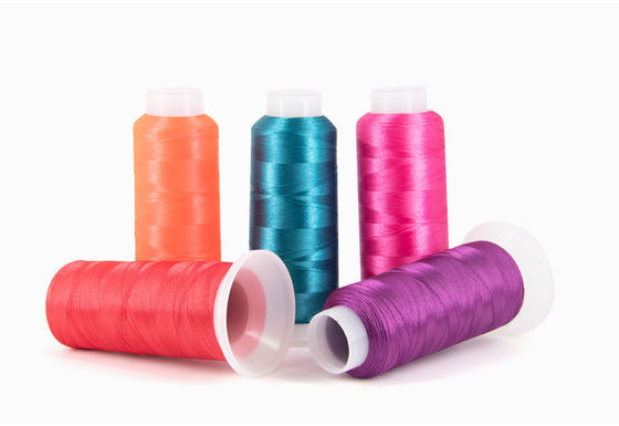 4000 Yard 120D/2 filament polyester draad voor borduurmachine gekleurde patroon kleding
