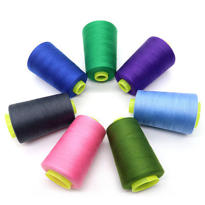 Laag MOQ 40/2 5000yds Geverfd 100% polyester naaigraad Mh draad voor machine naaien