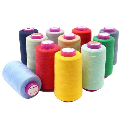 100% polyester naalddraad 40/2 5000yds Geverfd spons voor machine naaldstuk Handdoek