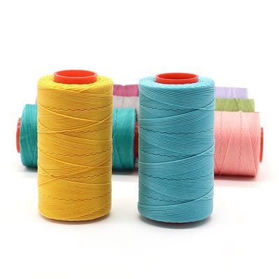 Rijke kleuren 210d polyester gewassen draad voor het naaien van leer kegel materiaal Plastic