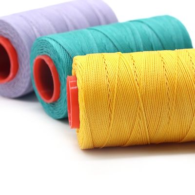 Rijke kleuren 210d polyester gewassen draad voor het naaien van leer kegel materiaal Plastic