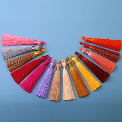Antistatische borstel gekleurde kleur 8 cm zijde Tassel Fringe Sleutelhanger voor feestzak decoratie