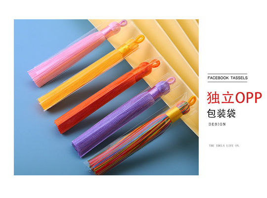 Antistatische borstel gekleurde kleur 8 cm zijde Tassel Fringe Sleutelhanger voor feestzak decoratie