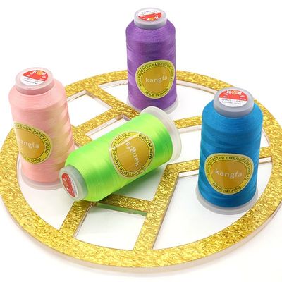 720 kleuren 100% polyester borduurdraad 4000 meter voor het naaien