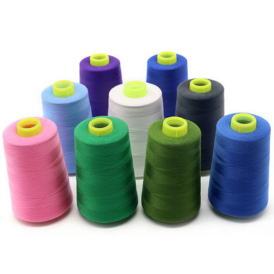 Laag MOQ 40/2 5000yds Geverfd gesponnen 100% polyester naaigarn voor handbrei Duurzaam