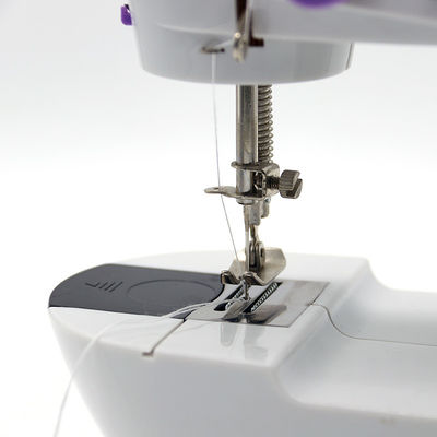 UFR-202 Handy Mini naaimachine Draagbaar en gebruiksvriendelijk met handmatige bediening
