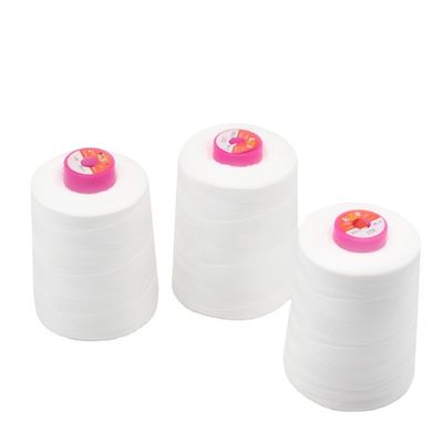 Hoge sterkte polyester naad 5000 meter voor witte industriële overlock machine