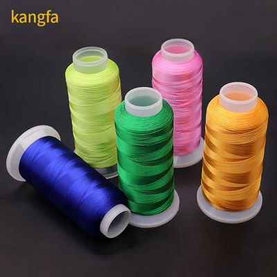 100 g Kangfa borduurdraad 4000y 100% polyester gecommercialiseerd 150d Naaddraad gemaakt