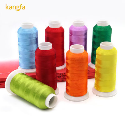 Laag MOQ 120D/2 4000Y Vinnige verzending Polyester draad voor borduurmachine 720 kleuren